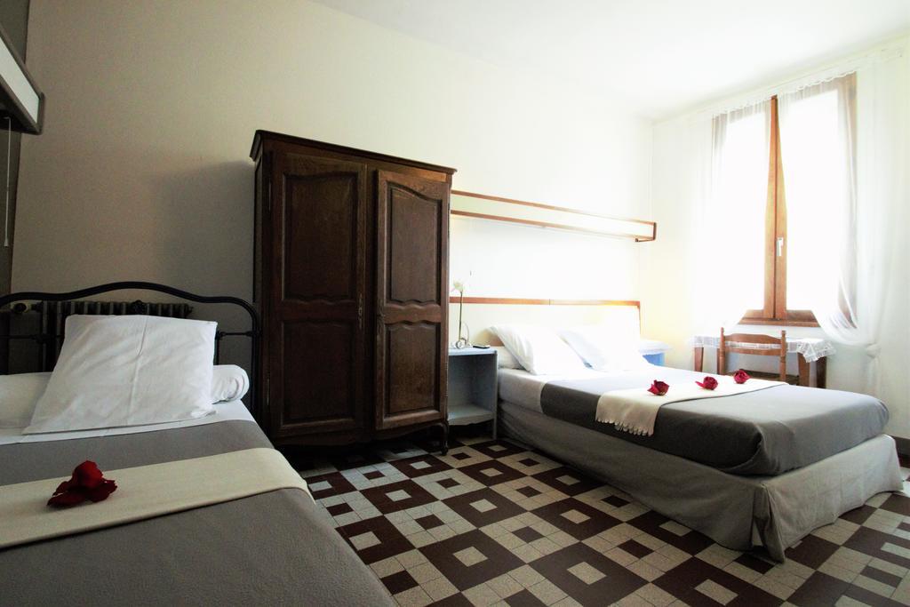Hotel Innova Cardabella Avignon Chambre photo