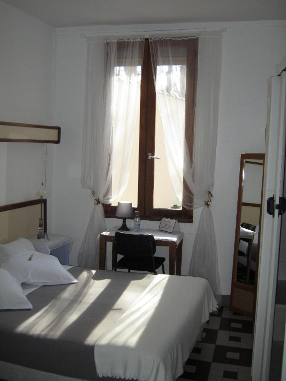 Hotel Innova Cardabella Avignon Chambre photo