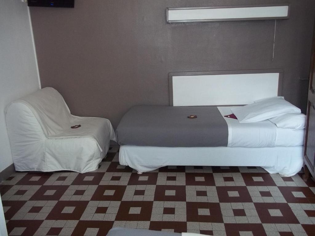 Hotel Innova Cardabella Avignon Chambre photo